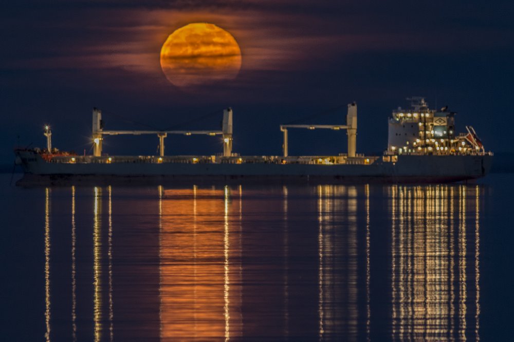 Duluth, ship, full, moon, rise, lake superior, reflection